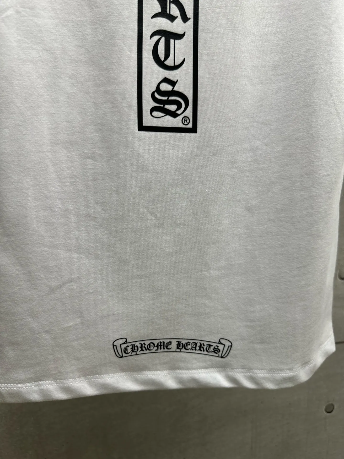P126 #069 CHROME HEARTS 25SS women's T-shirt Made of 220G original consistent fabric V-neck women's waist style The whole body adopts imported digital direct printing Color: black white Size: S M L